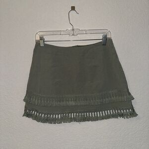 LuLus Mini Skirt Women's Small‎ Olive Green Rayon Fringe Tiered Classic Back Zip